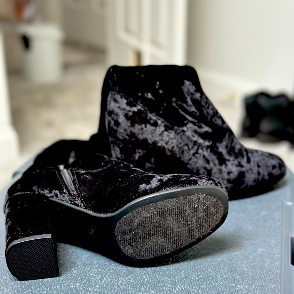 Carlos Santana Thigh High Black Velvet boots. Size 10
